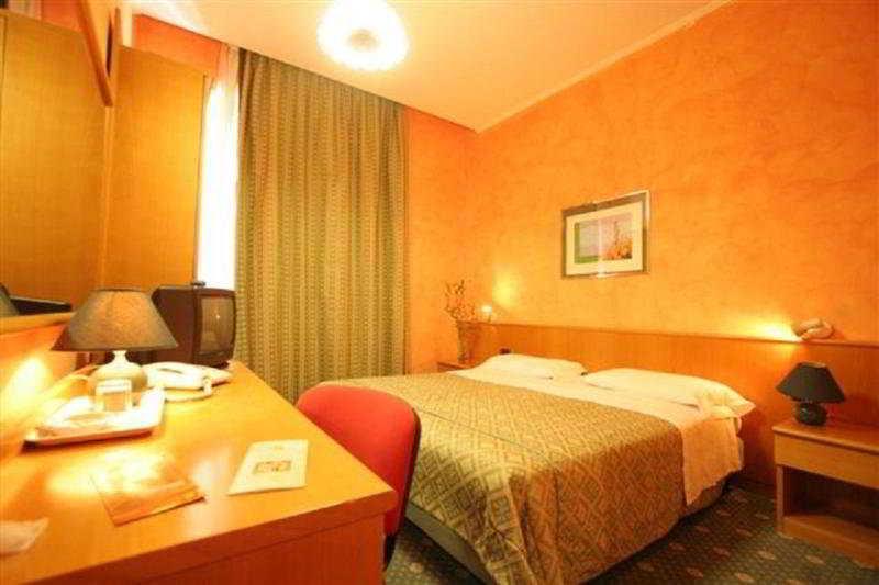 Hotel Marco Polo Roma Esterno foto