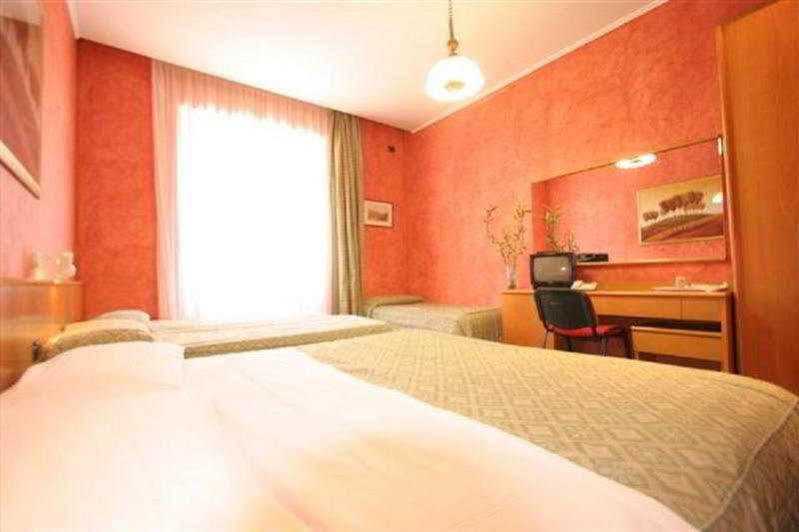 Hotel Marco Polo Roma Esterno foto