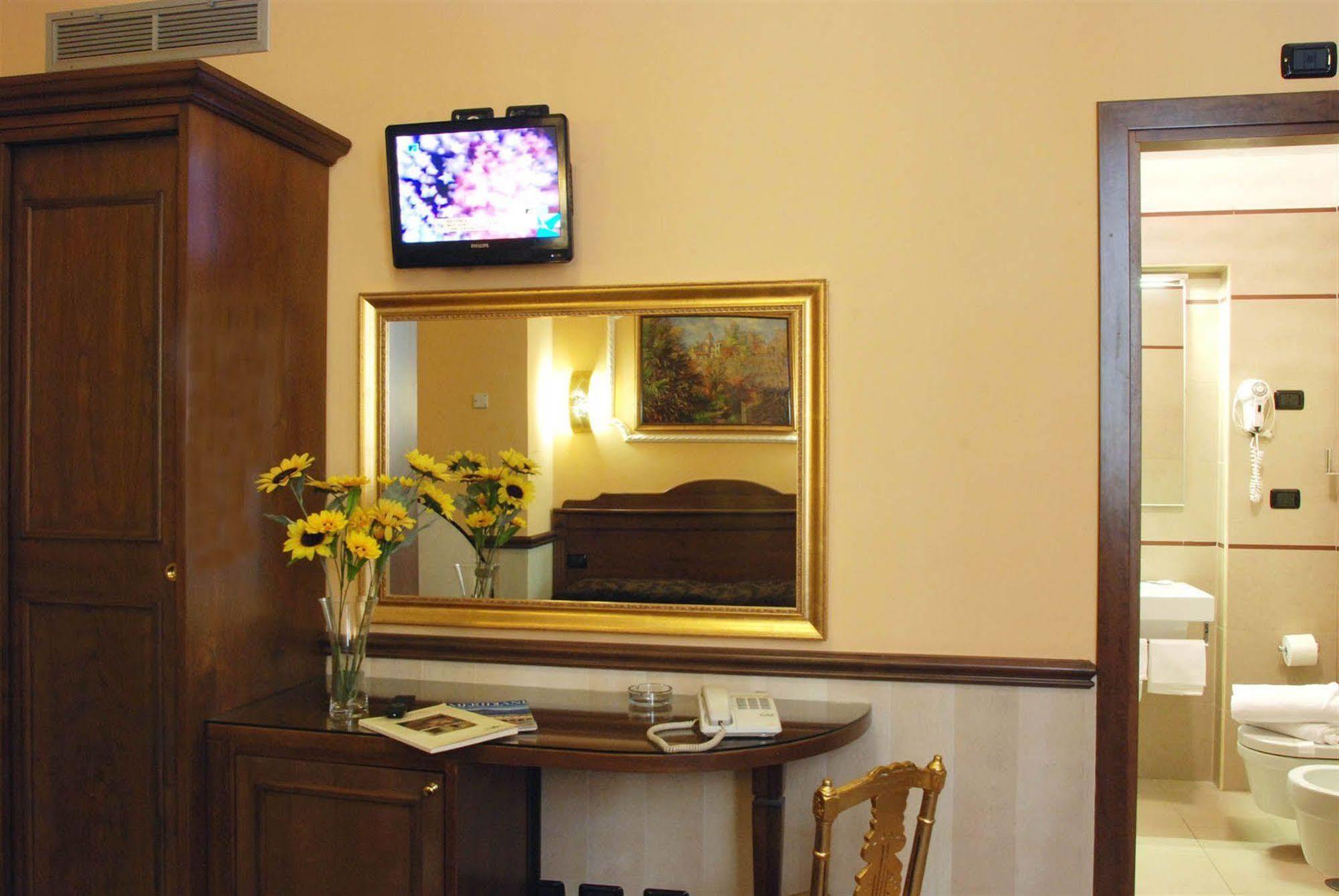 Hotel Marco Polo Roma Esterno foto