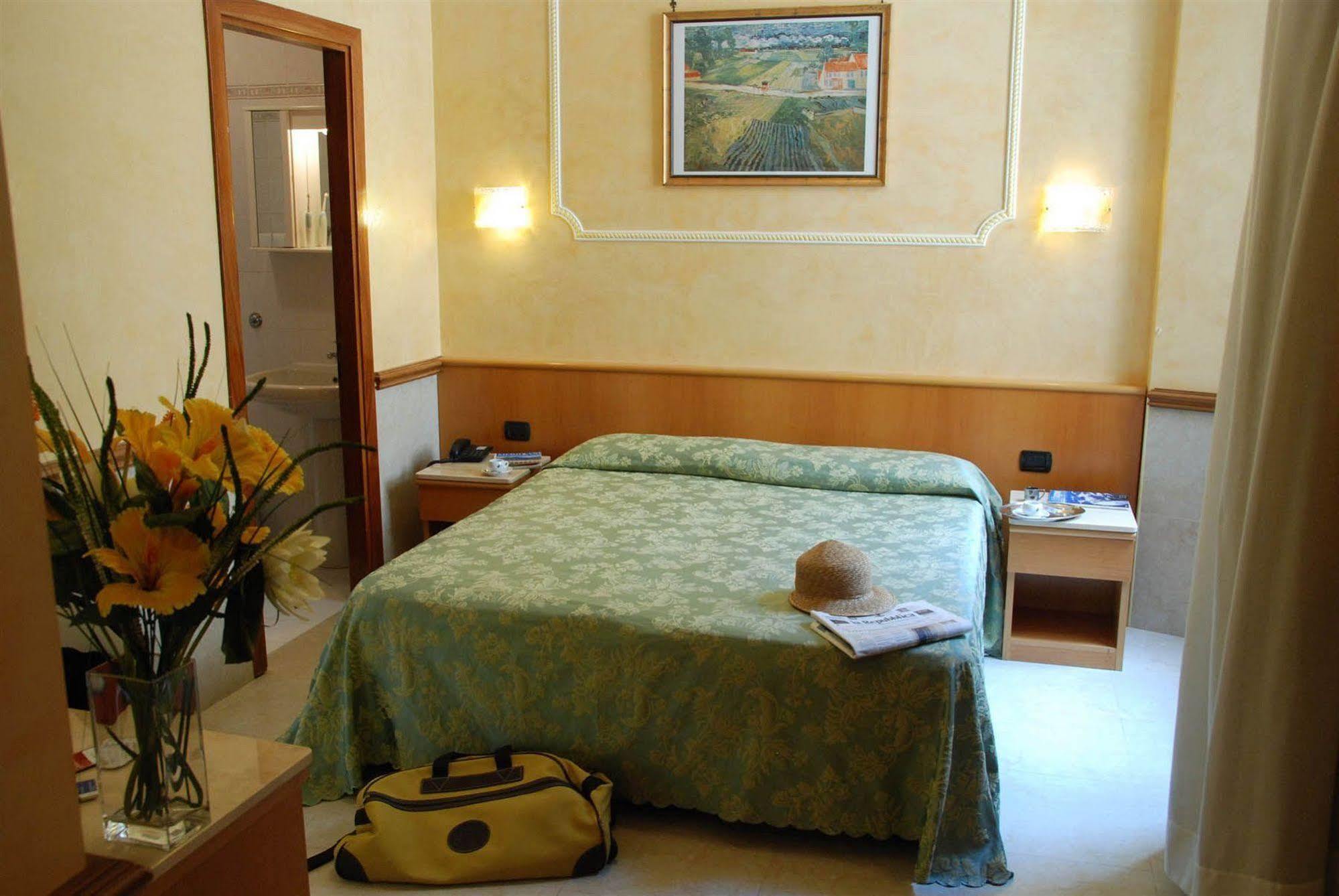 Hotel Marco Polo Roma Esterno foto